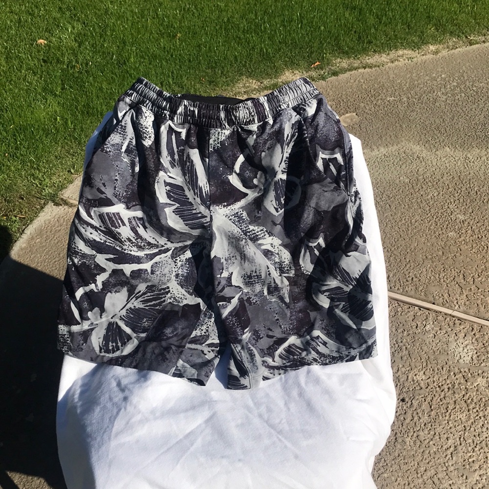 Lululemon lined elastic & Drawstring sized SM.